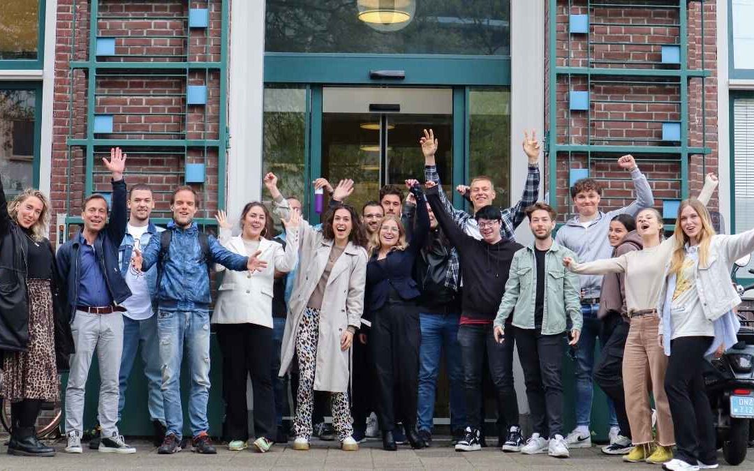 Vastgelopen Utrechtse jongeren opgeleid tot digitaal marketeer
